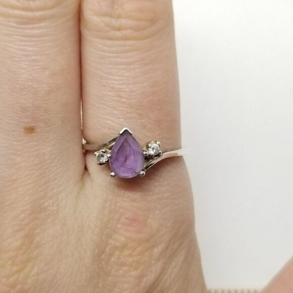 Vintage Avon Sterling Silver Purple Pear Shape Rhinestone Ring, Size 8 Band - Picture 2 of 9